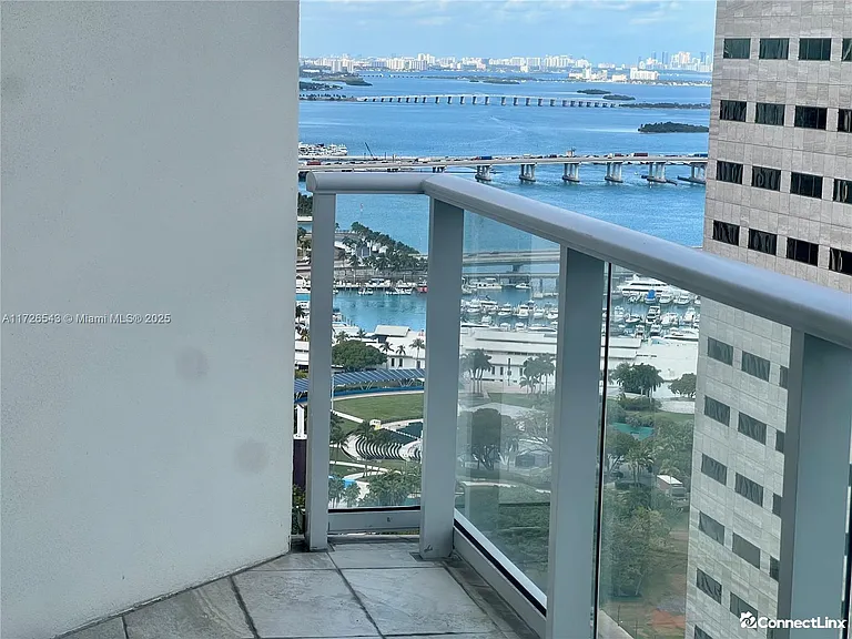 300 S Biscayne Blvd — Photo 9