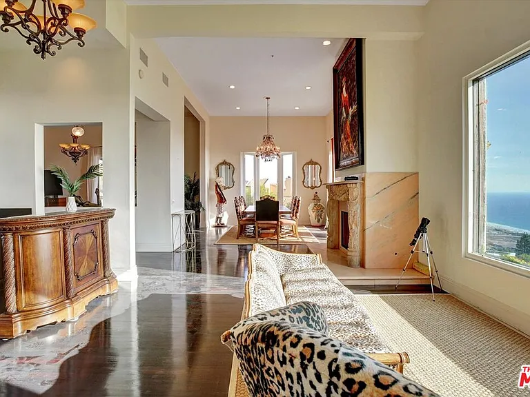 5805 Foxview Dr — Photo 3