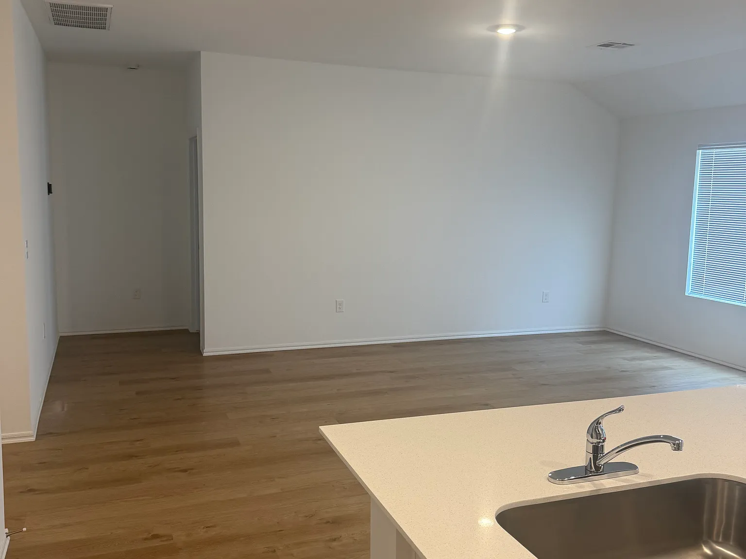 4 bed, 1840 sqft, $1,840 — Photo 3