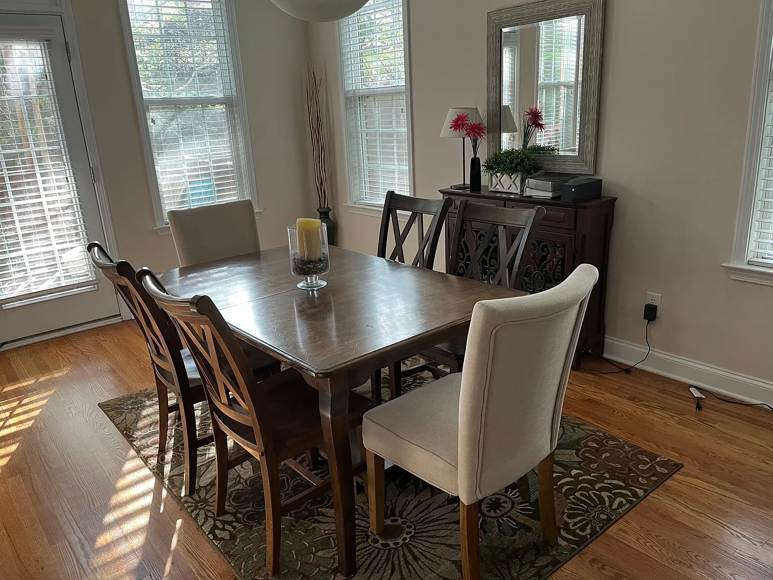 2 bed, 2.5 bath, 1800 sqft, $2,400 — Photo 3