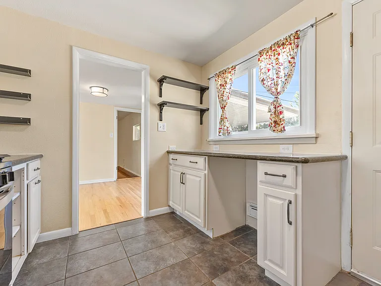 2140 Robin Dr — Photo 23