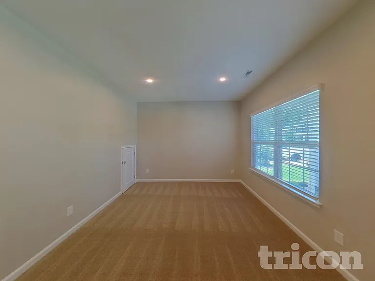 1302 Harkey Creek Dr — Photo 18