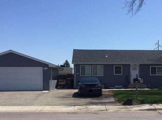 358 1/2 Webster Ave, North Mankato, MN 56003