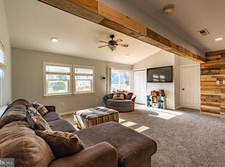 9324 Campus Ln, Philadelphia, PA 19114