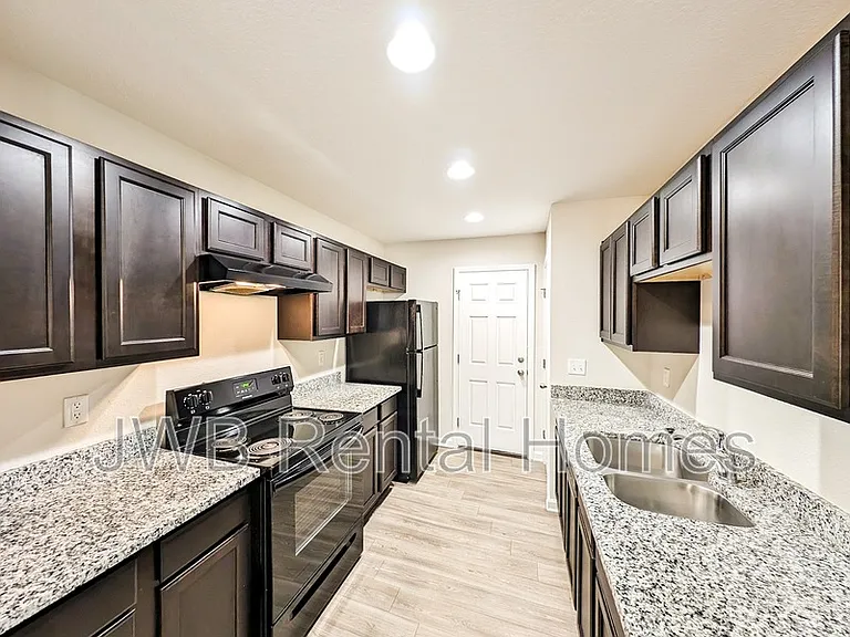 1143 Van Buren St — Photo 2