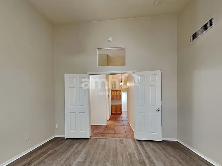 1214 E Artesian Way — Photo 9