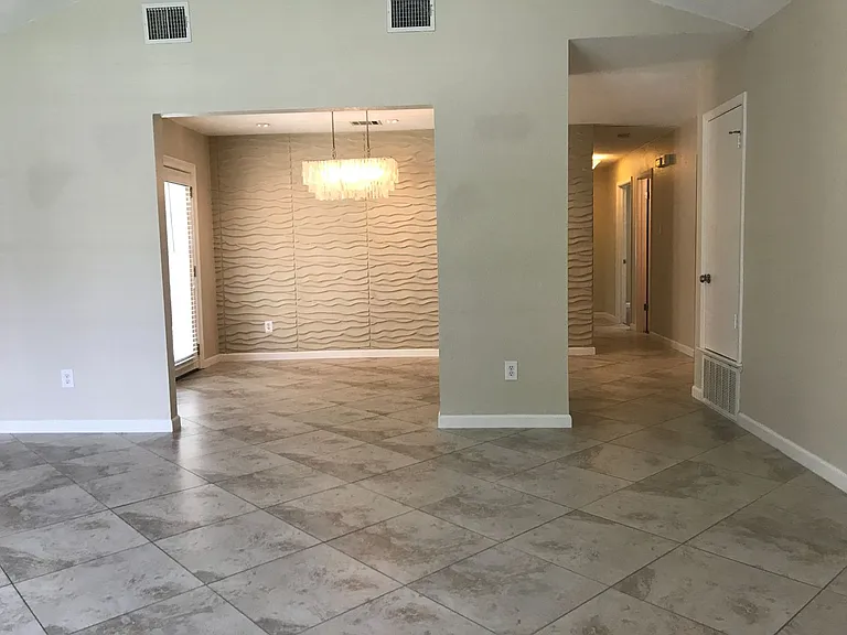11638 Parkfield Dr — Photo 3