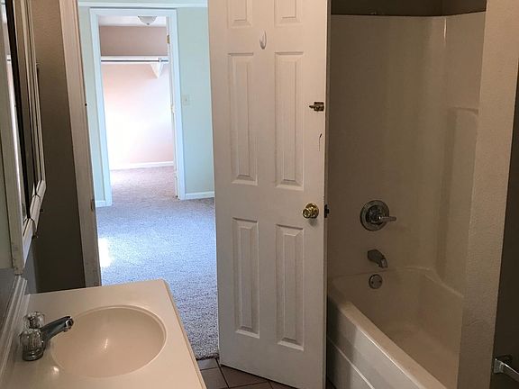 jack & jill bathroom