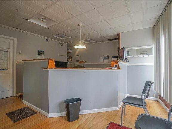 2nd image of 1514 Main St