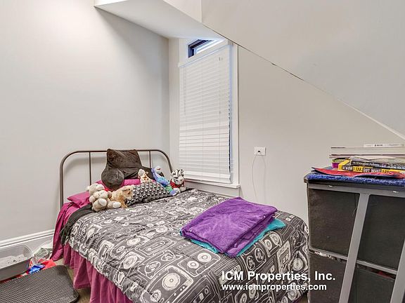 5th image of 3252 N Lakewood Ave #2A