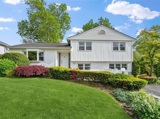 1 Leah Ln, Plainview, NY 11803