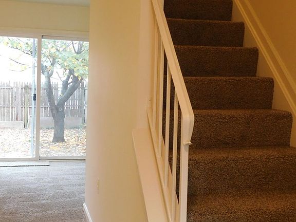 3rd image of 221 Kimberly Way