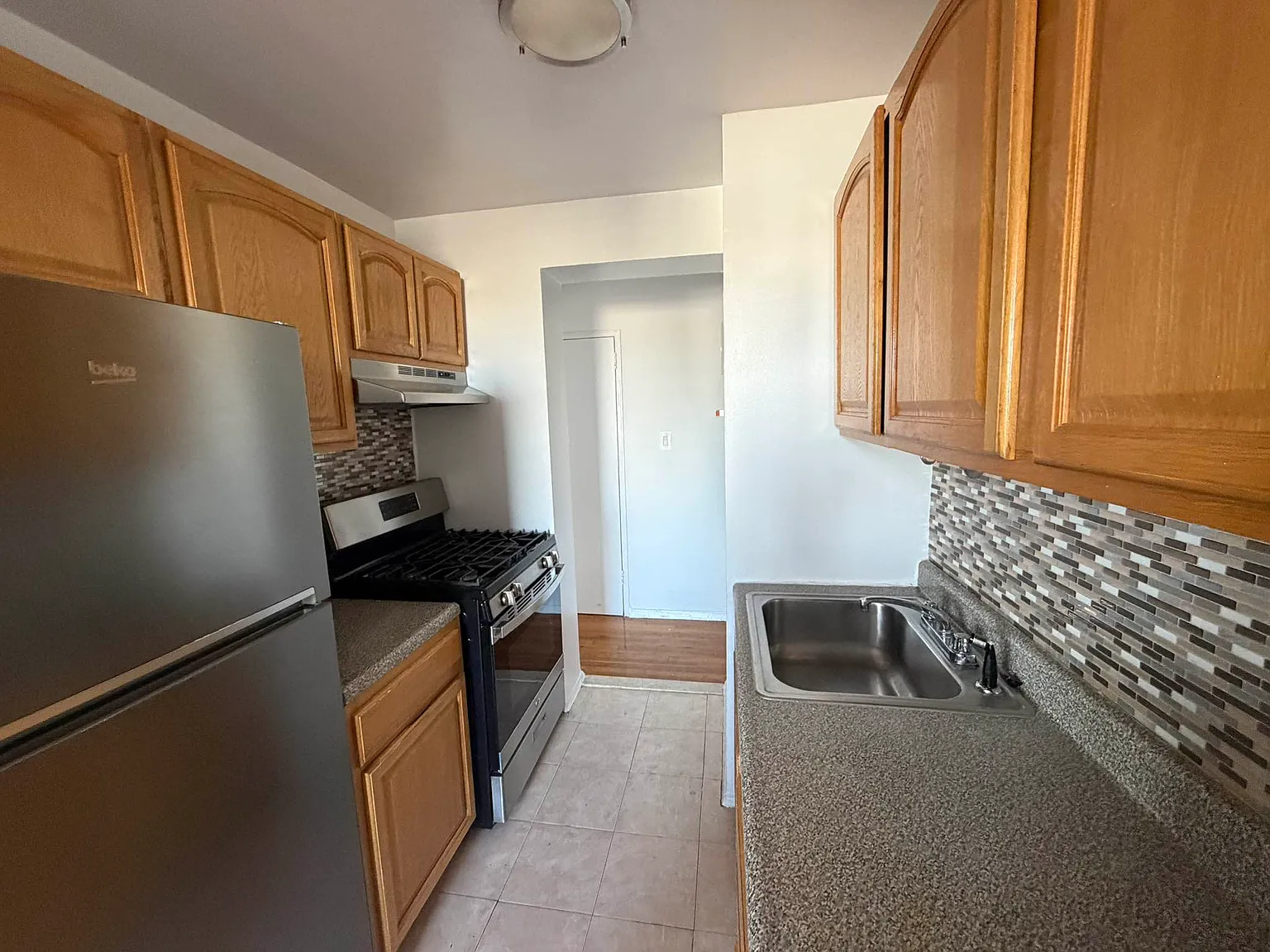 3935 Blackstone Avenue — Photo 4