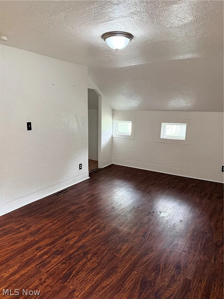 4 bed, 1.0 bath, $1,575 — Photo 2