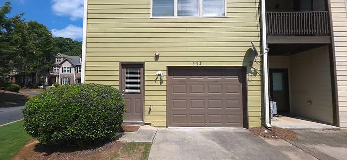 3 bed, 2.5 bath, 1837 sqft, $1,995 — Photo 3