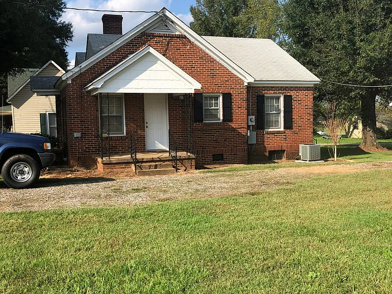 2938 N Lookout St — Photo 1