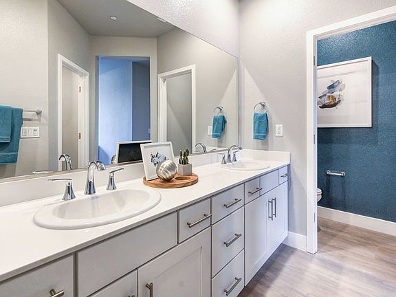 Portisol plan 1 master bath