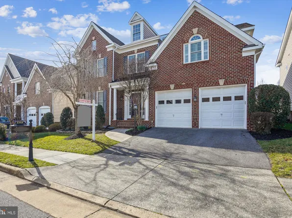 2348 Coal Train Dr, Dunn Loring, VA 22027