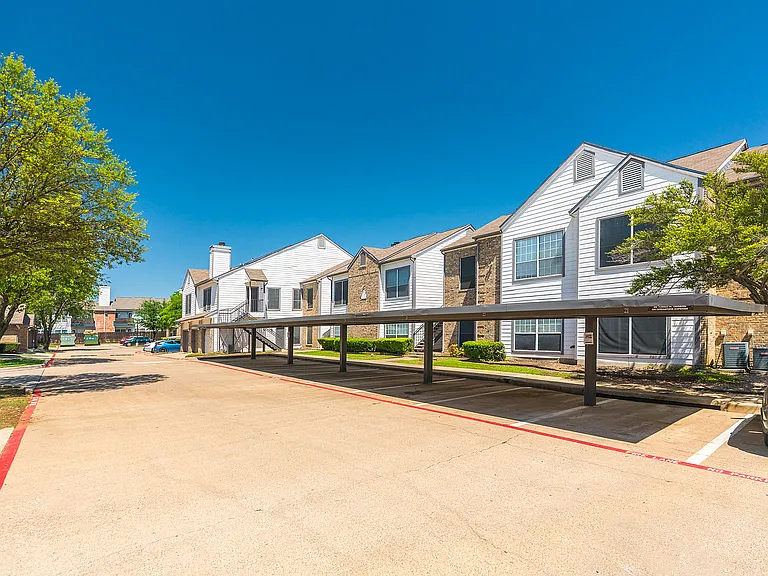 The Oaks of Arlington-Covered Car Ports