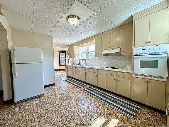 2nd image of 58 Franklin St #1
