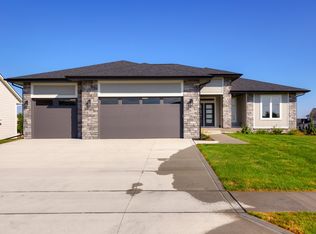 16203 Goodman Dr, Urbandale, IA 50323