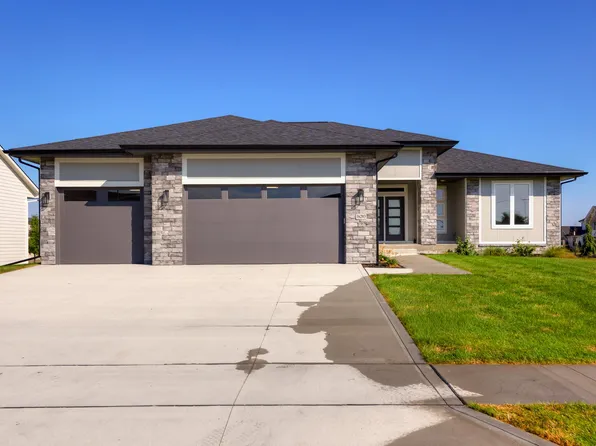 16203 Goodman Dr, Urbandale, IA 50323