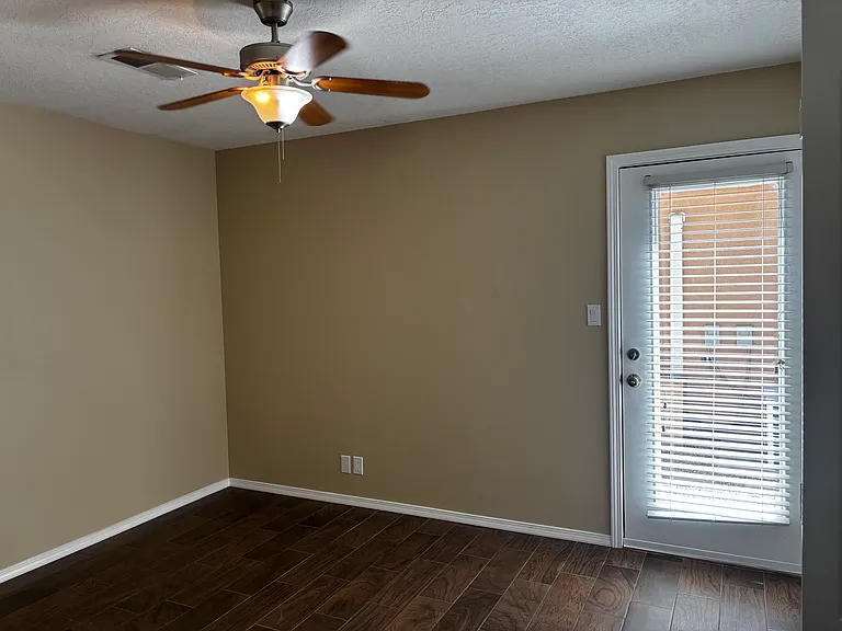 413 Harvard Dr SE #C — Photo 9