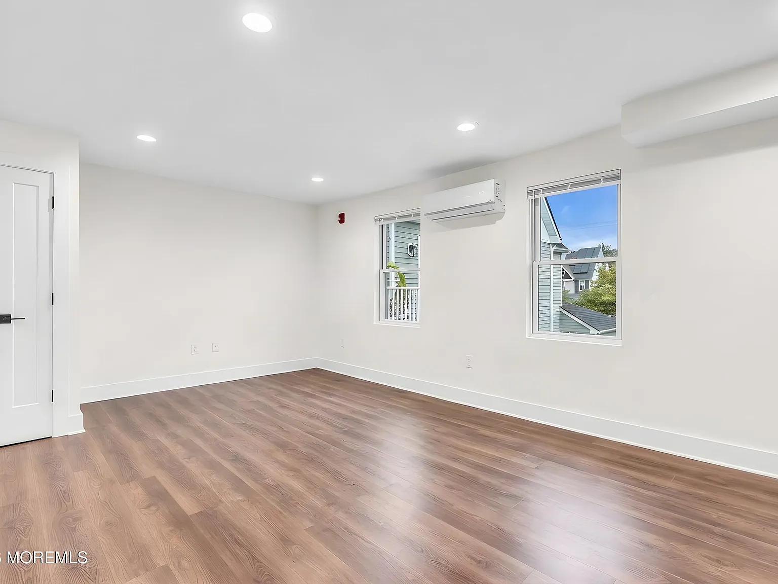 4 bed, 2.5 bath, 843 sqft, $3,400 — Photo 3