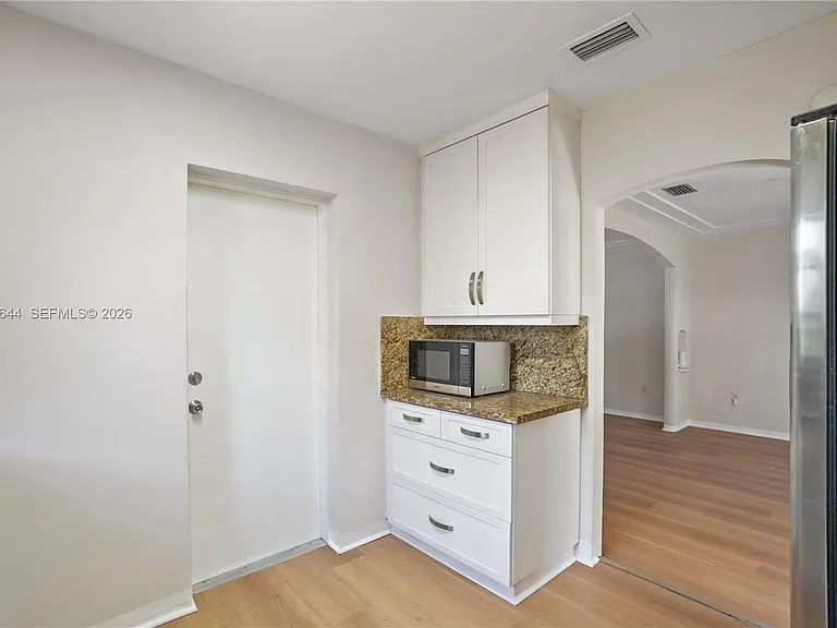 2460 SW 24th St — Photo 33
