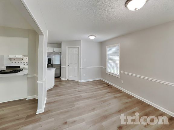 3rd image of 437 Bradford Cir