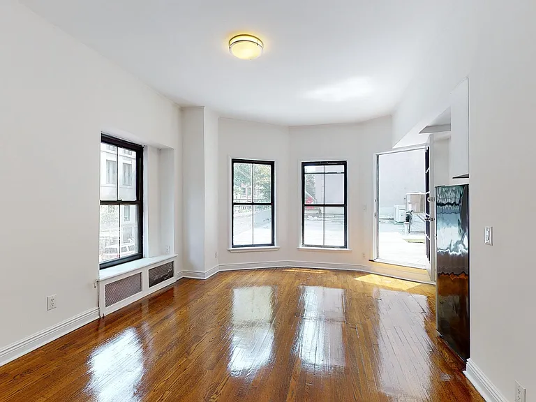 961 Lexington Ave #1E — Photo 6