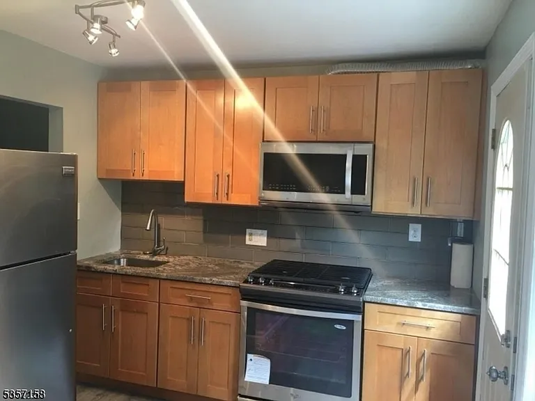 17 Dartmouth Ave #2B — Photo 6