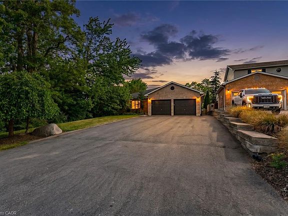 2nd image of 907 Doon Village Rd