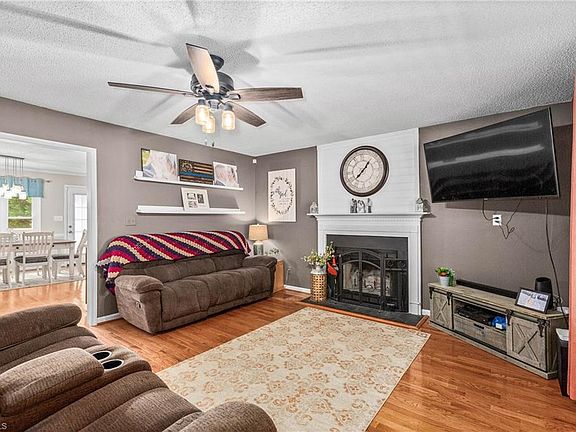 3rd image of 730 Cook Rd
