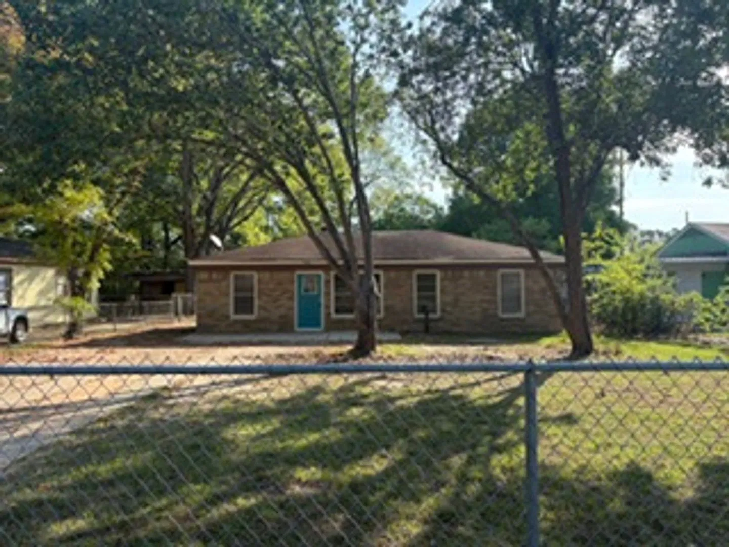 Gorgeous 4 bedroom/1 bath with 2 separate living areas & Central Air & Heat! — Photo 1