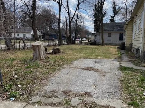 2113 E 34th St, Kansas City, MO 64109