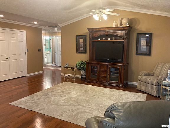 4th image of 1504 E Willow Dr