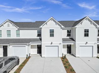 24 W Farley Dr, Hampstead, NC 28443