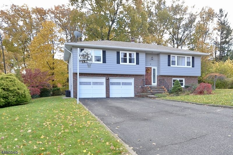 2nd image of 7 Mountain Ridge Dr
