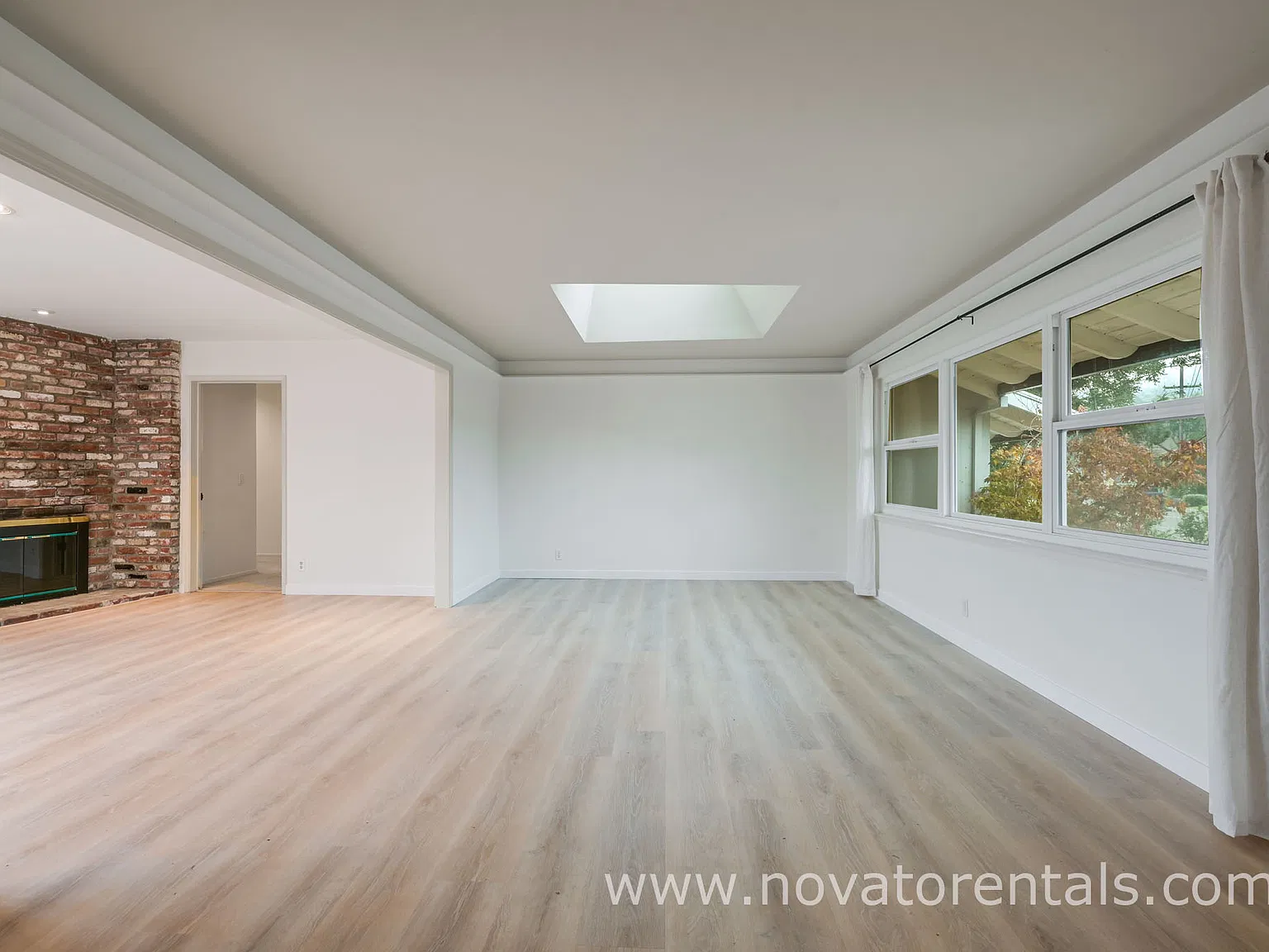 4 bed, 2151 sqft, $5,400 — Photo 3