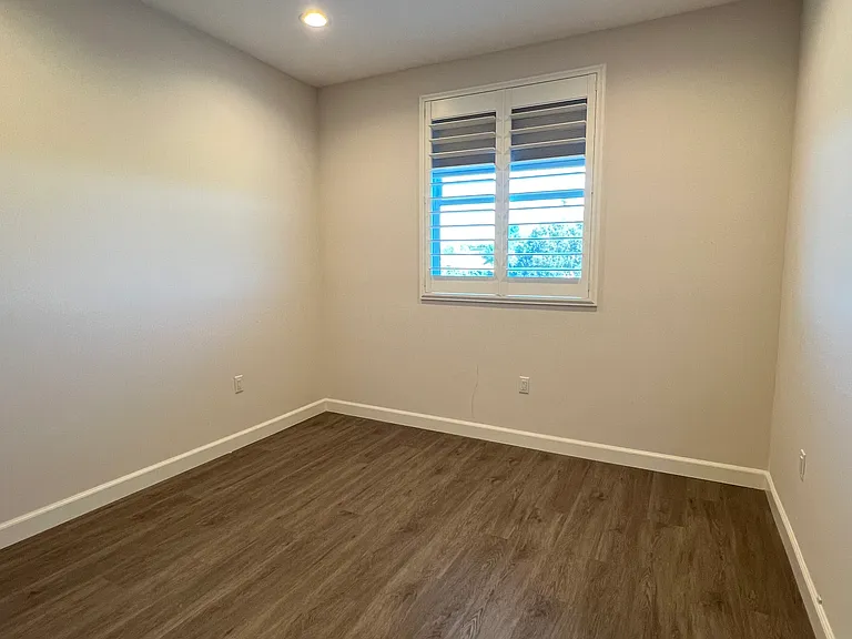 926 Warwick Ave — Photo 28