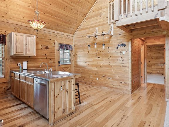 4th image of 1816 Trout Way