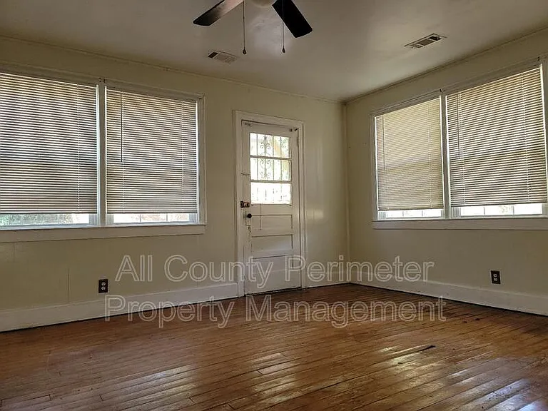 896 Dorothy St — Photo 9