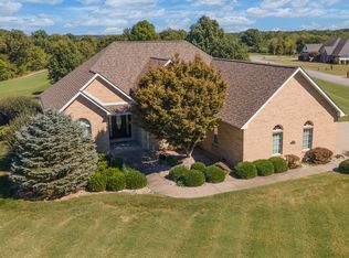 33 Bogey Ln, Makanda, IL 62958