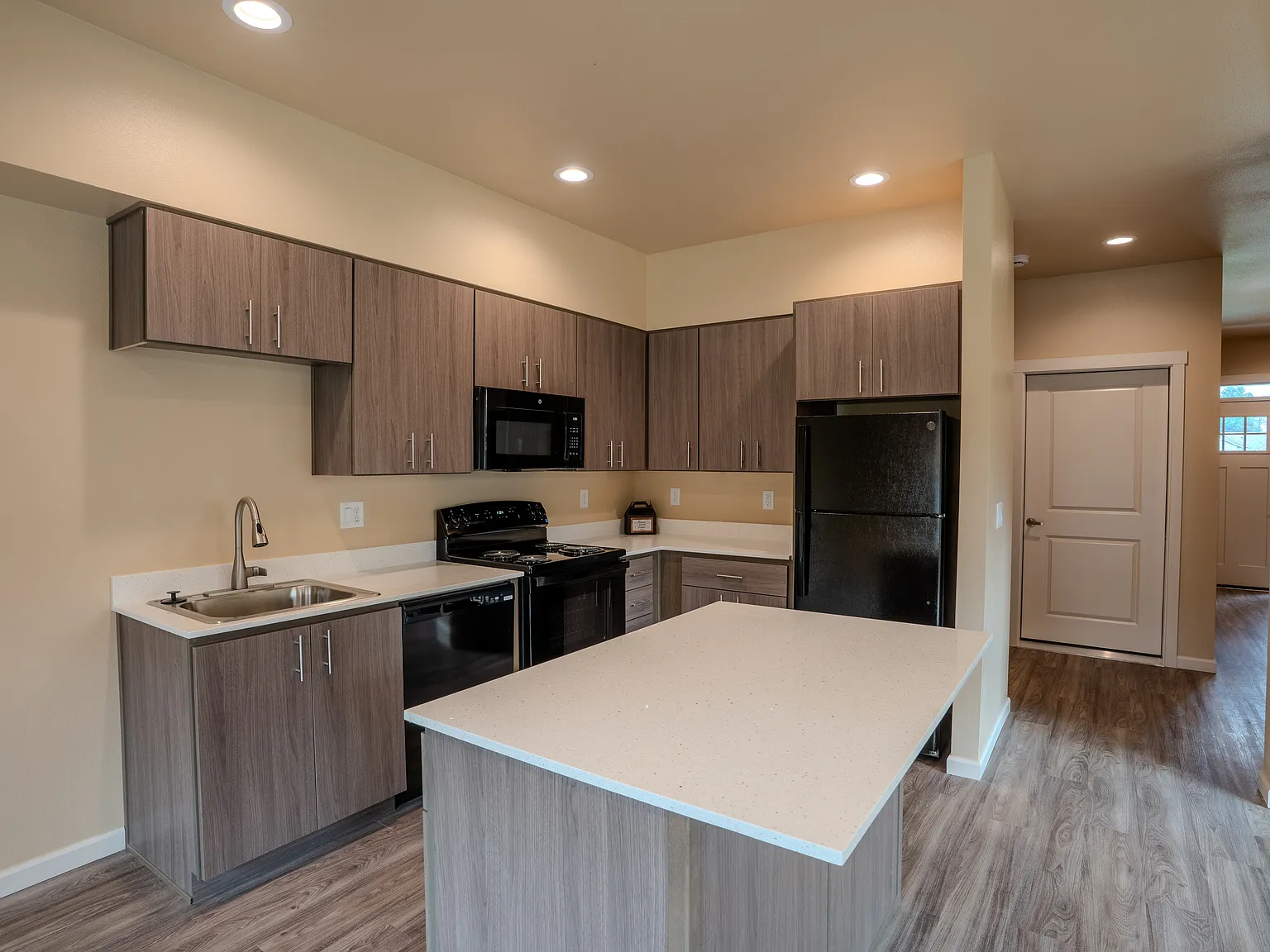3 bed, 2.5 bath, 1613 sqft, $2,550 — Photo 4