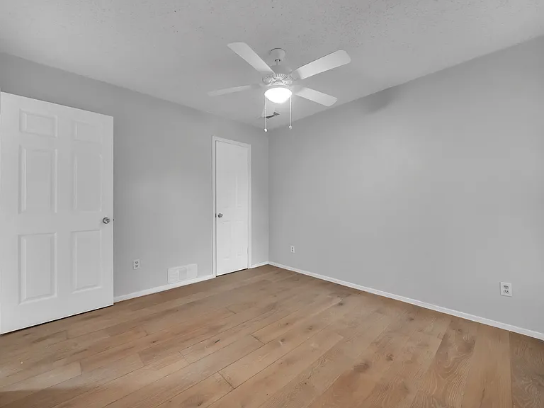 2111 E Belt Line Rd — Photo 12