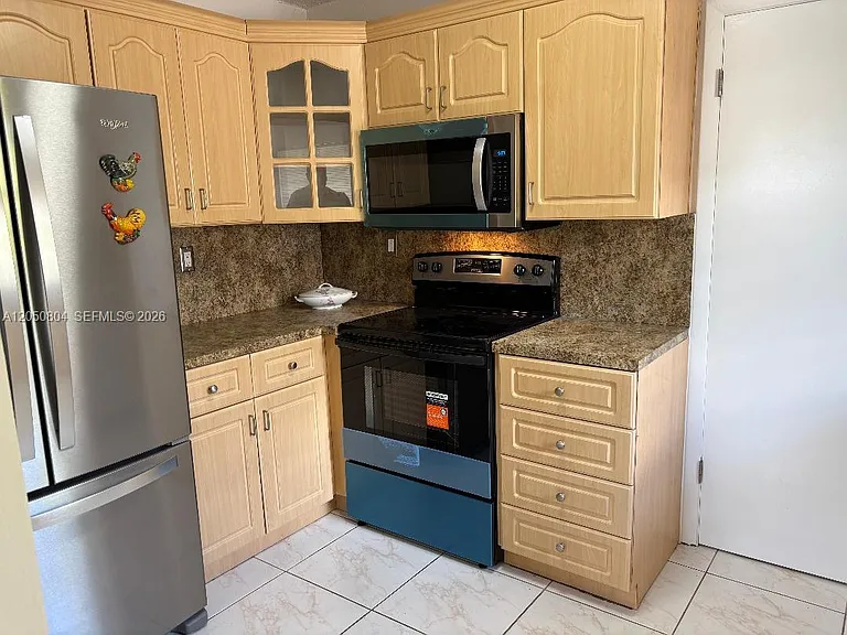 10481 SW 26th Ter — Photo 4