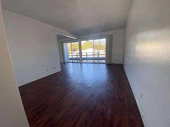 2nd image of 609 De La Vina St #23