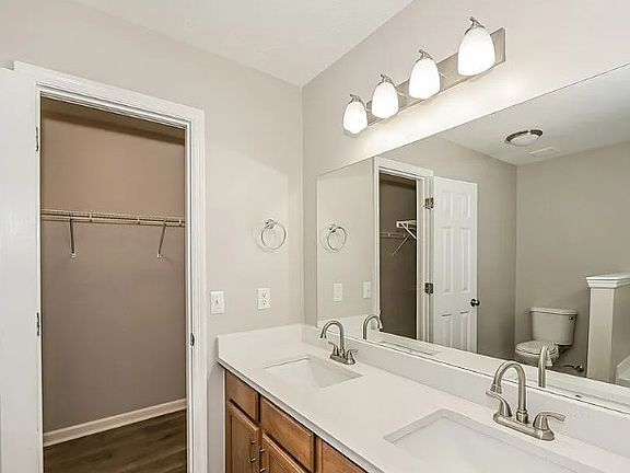 4th image of 416 Lake Forest Dr #416
