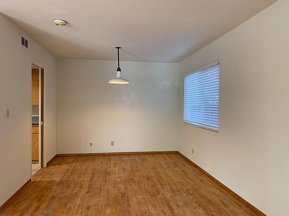 4th image of 169 Waverly St #A